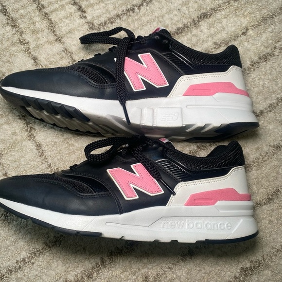 New Balance 997H sneakers in a women’s size 9 US (EU 40.5, UK 7). - Picture 5 of 16